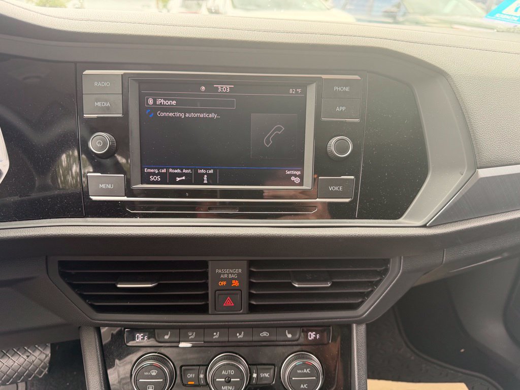 Used 2023 Volkswagen Jetta SE FWD image 28