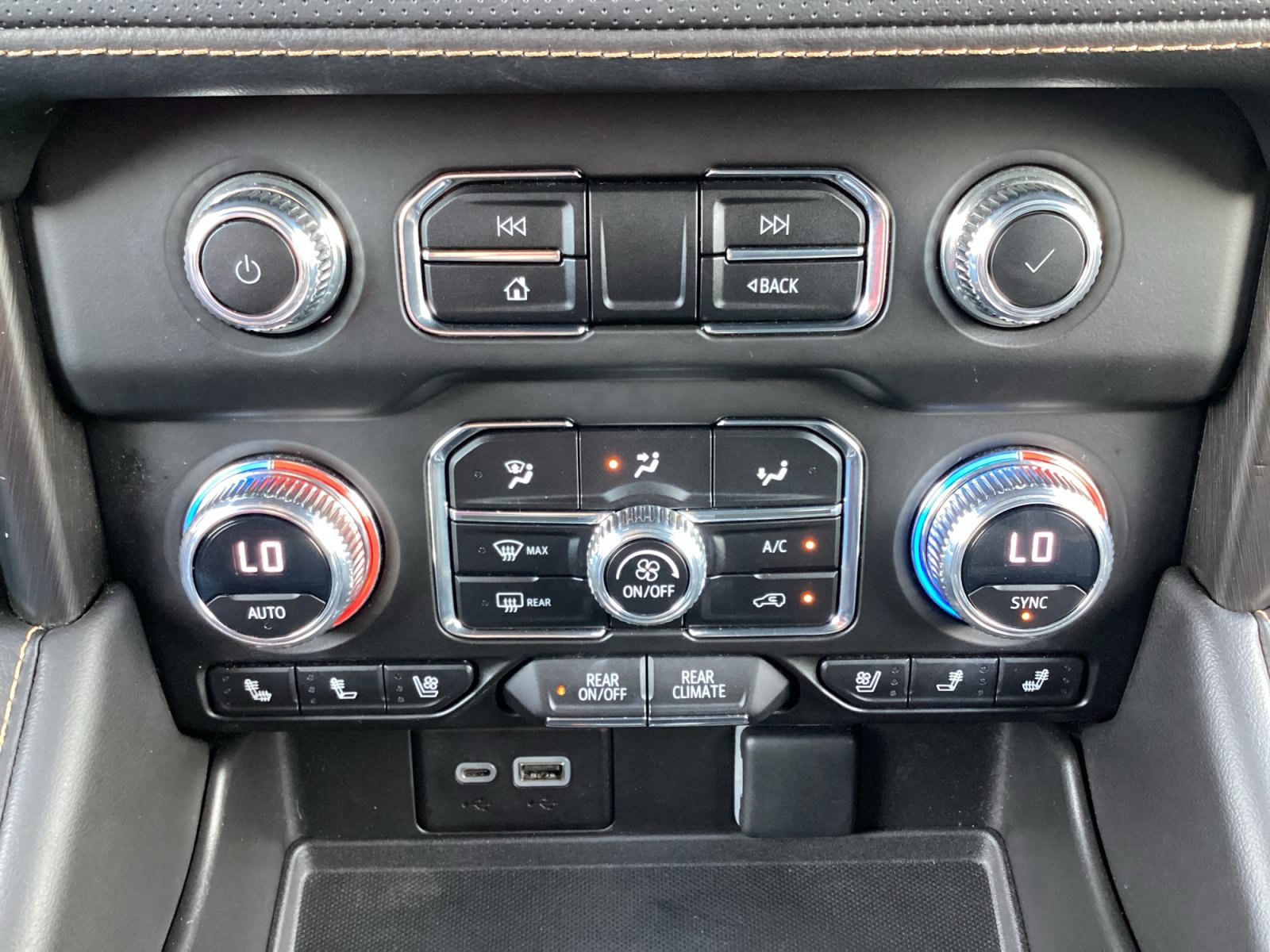 Used 2023 GMC Yukon AT4 w/ AT4 Premium Plus Package AWD/4WD image 25
