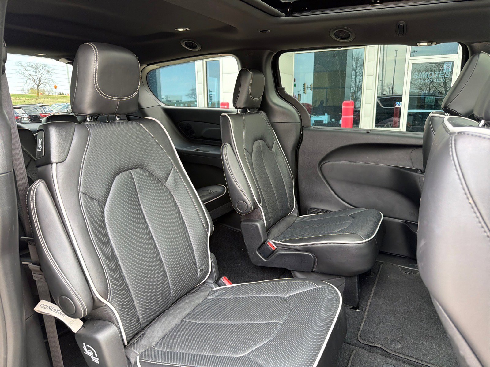 Used 2026 Chrysler Pacifica Limited image 30