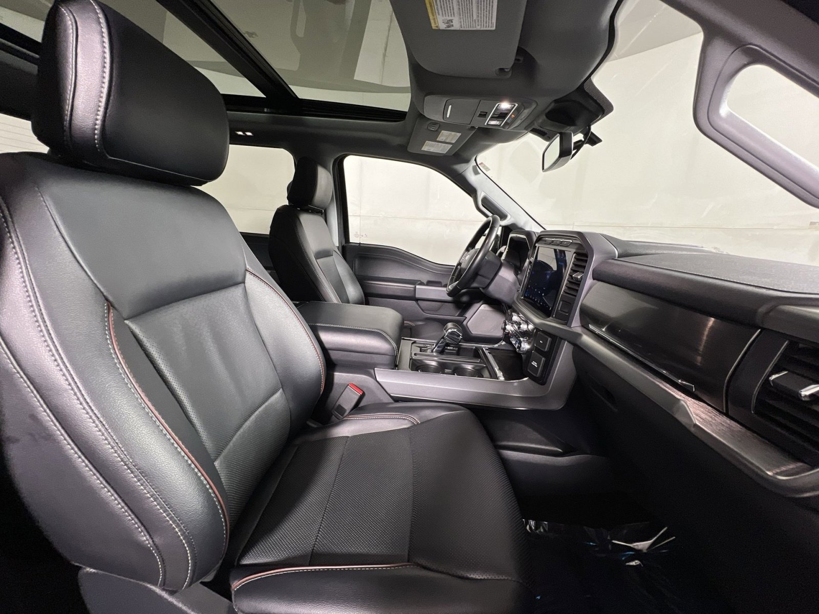 Used 2023 Ford F150 Lariat w/ FX4 Off-Road Package image 25