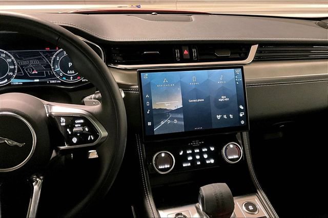 Certified 2025 Jaguar F-PACE R-Dynamic S AWD/4WD image 5