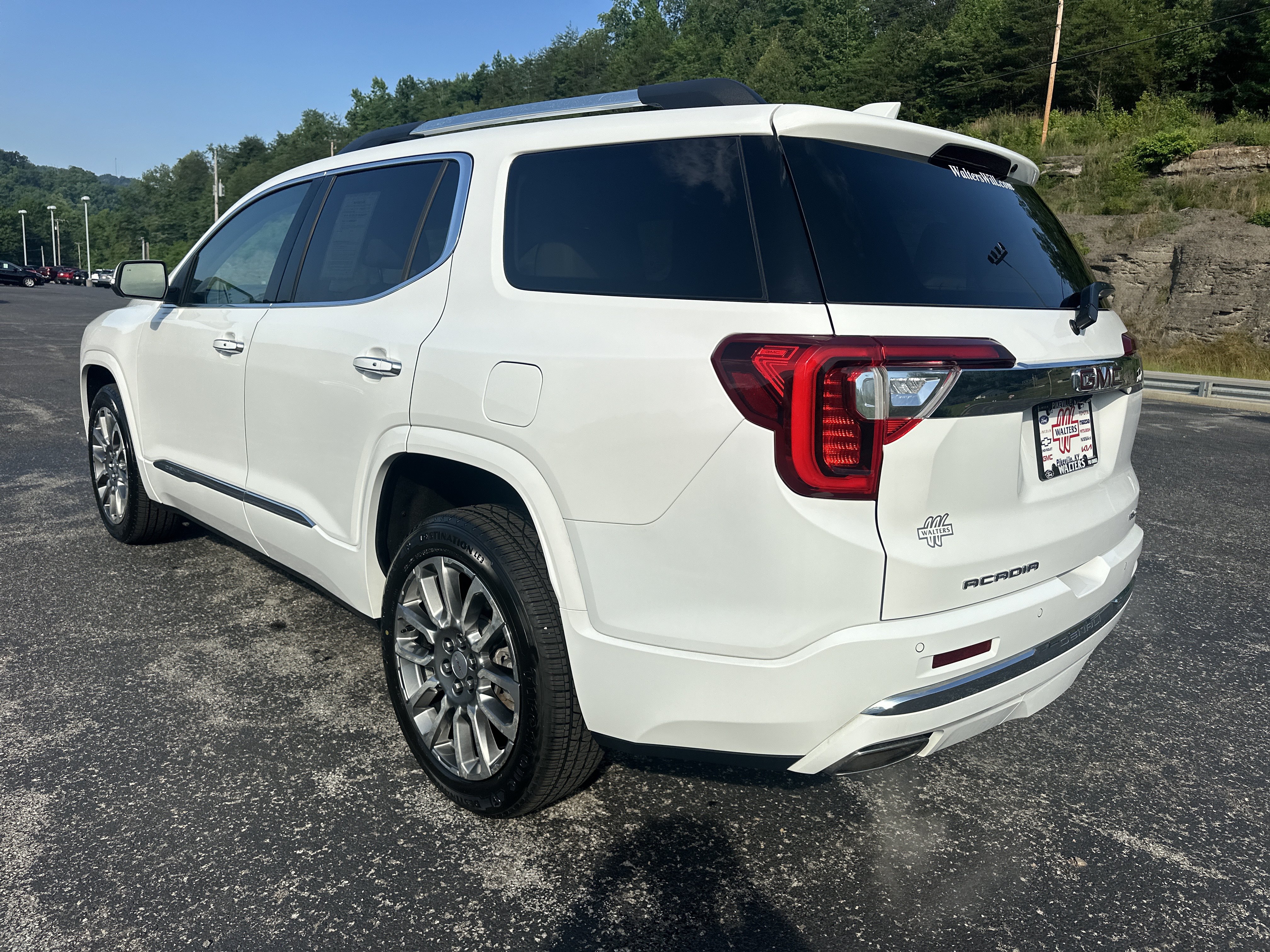 Used 2023 GMC Acadia Denali AWD/4WD image 5