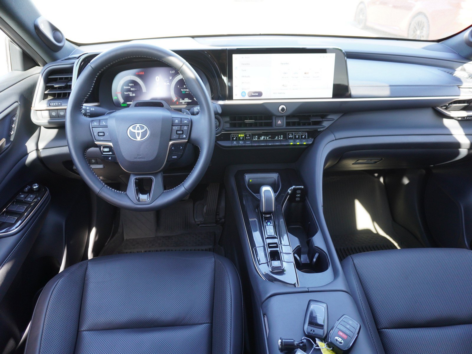 Used 2025 Toyota Crown Signia w/ Advanced Technology Package AWD/4WD image 2