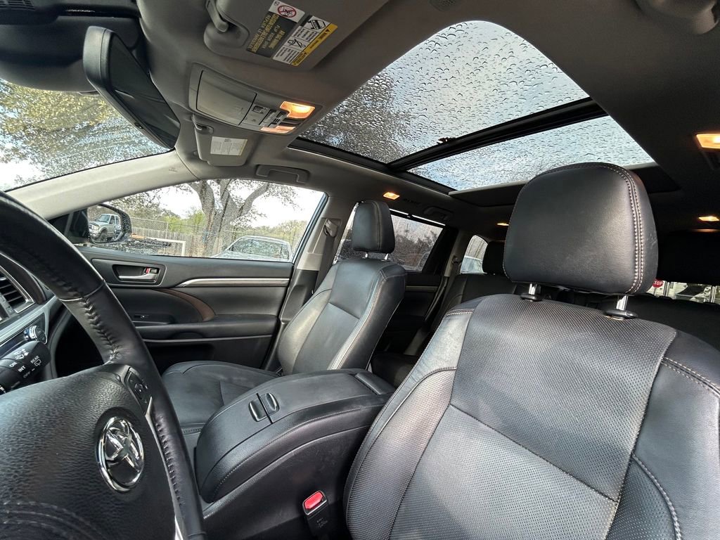 Used 2019 Toyota Highlander Limited Platinum AWD/4WD image 12