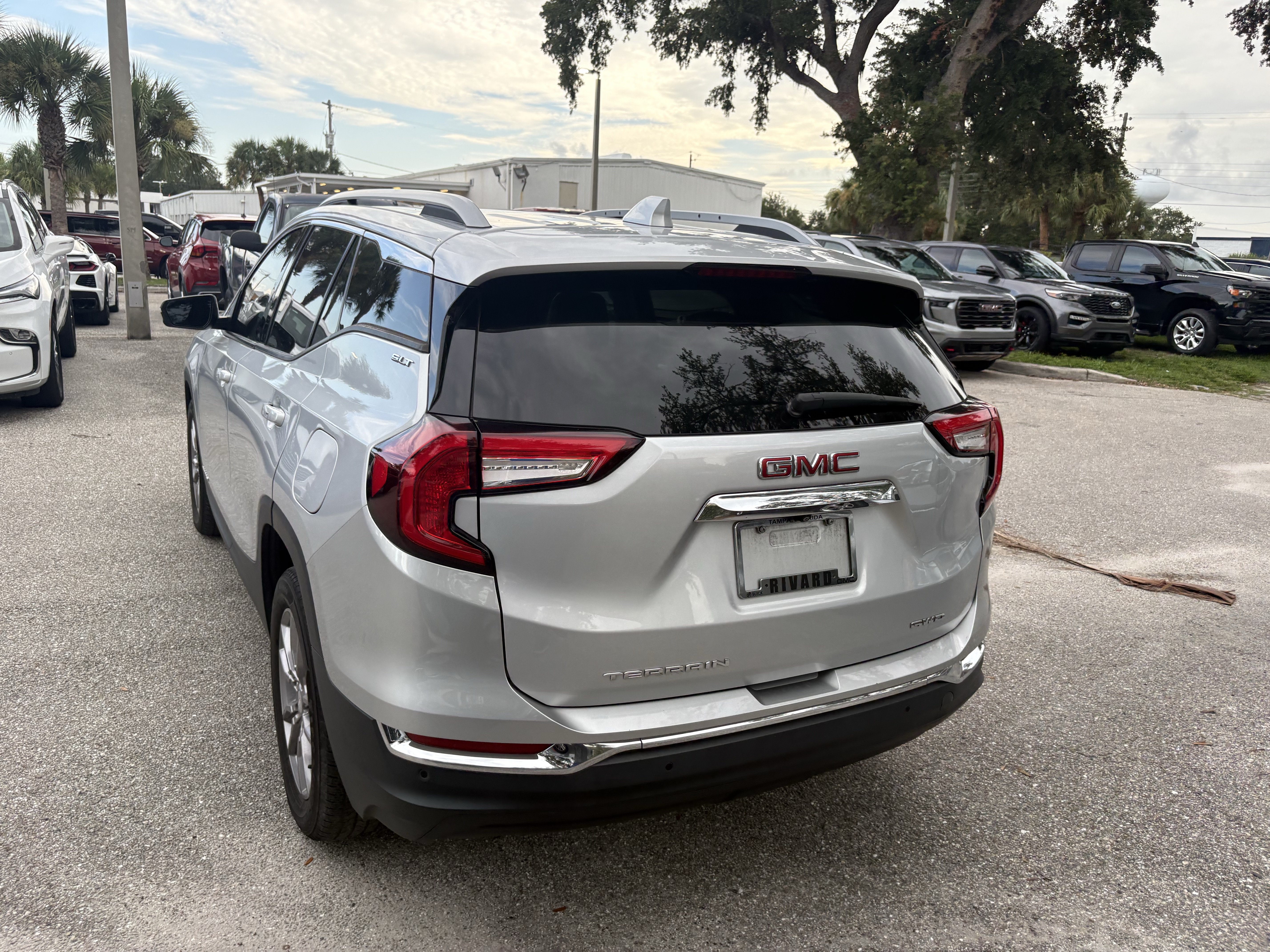 Used 2022 GMC Terrain SLT AWD/4WD image 5
