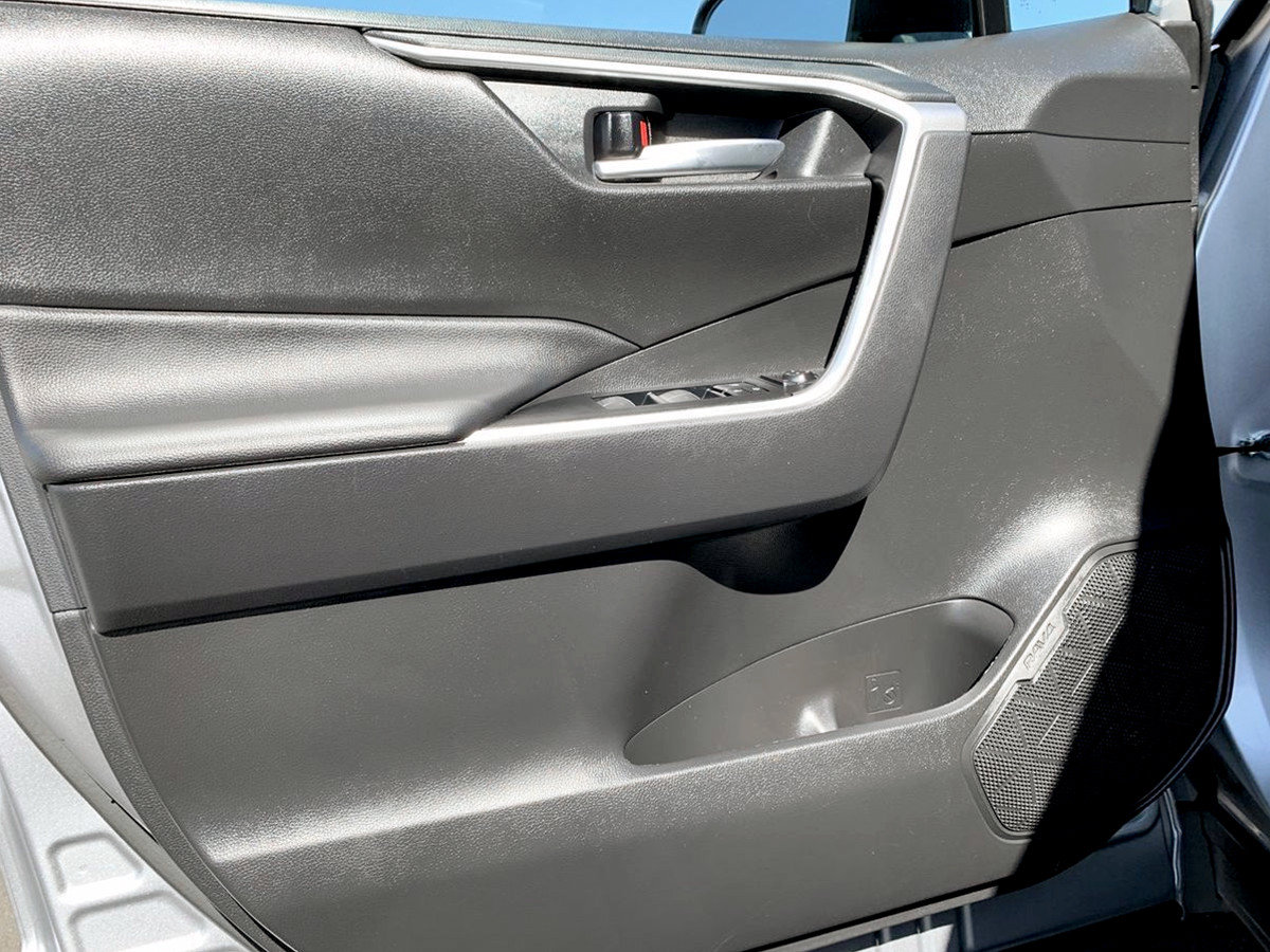 Used 2025 Toyota RAV4 XLE AWD/4WD image 14