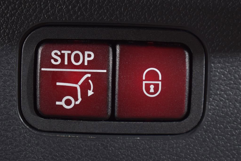 Used 2018 Mercedes-Benz GLC 300 4MATIC image 5