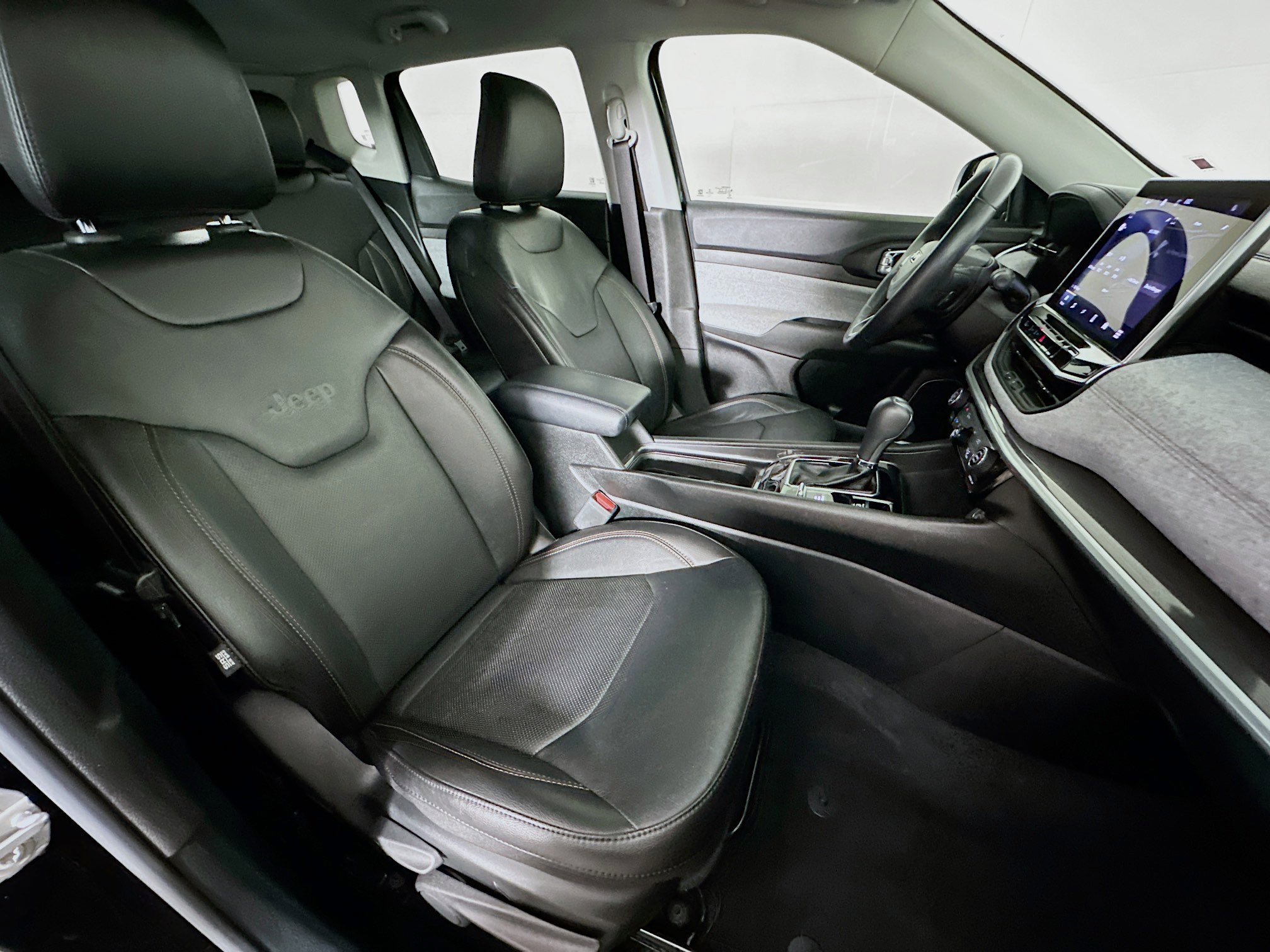 Used 2022 Jeep Compass Latitude image 29