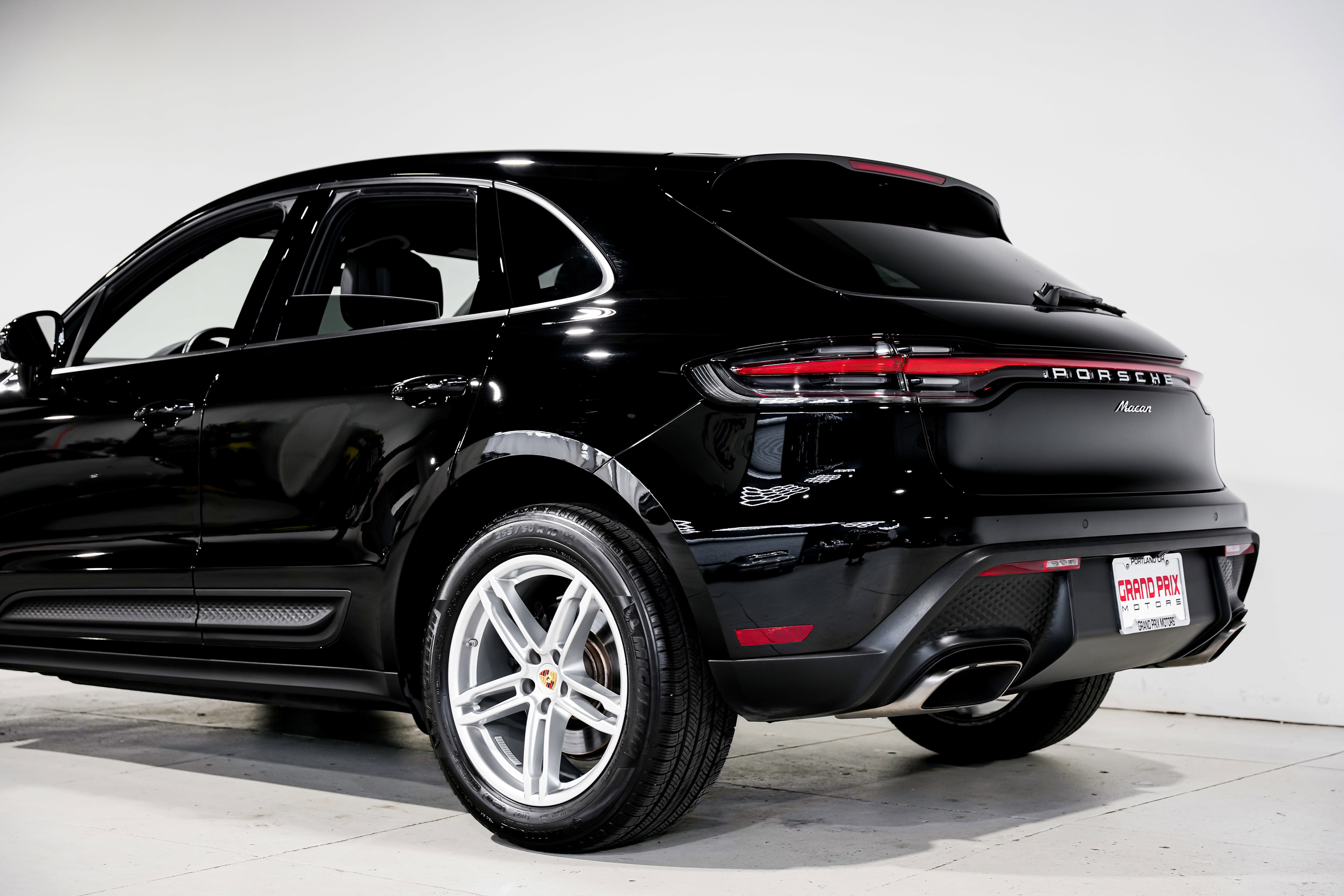 Used 2024 Porsche Macan image 39