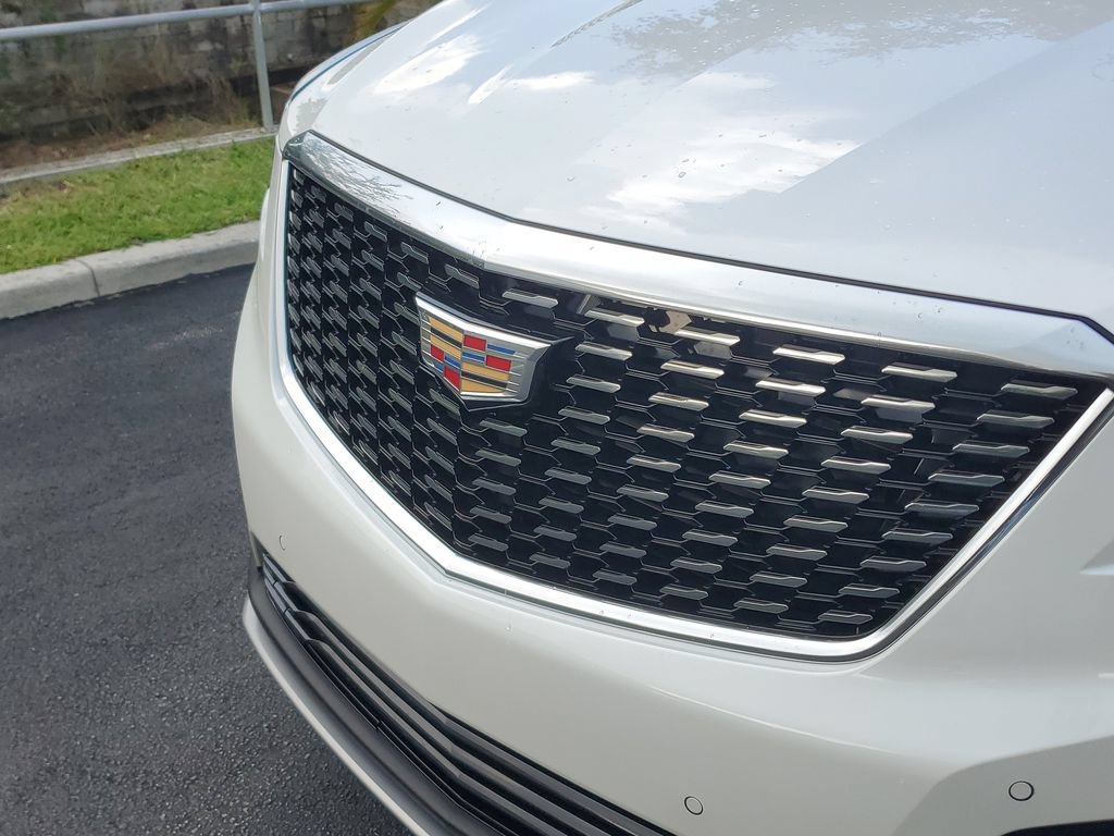 Certified 2023 Cadillac XT5 Premium Luxury w/ LPO, Premium Carpet Package FWD image 9