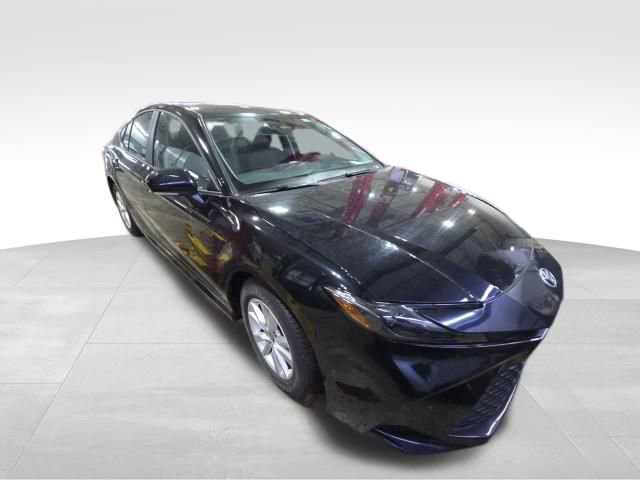 Used 2025 Toyota Camry LE image 7