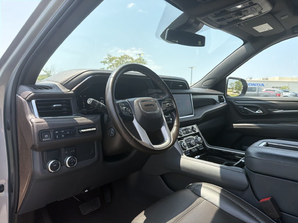 Used 2023 GMC Yukon Denali RWD image 11