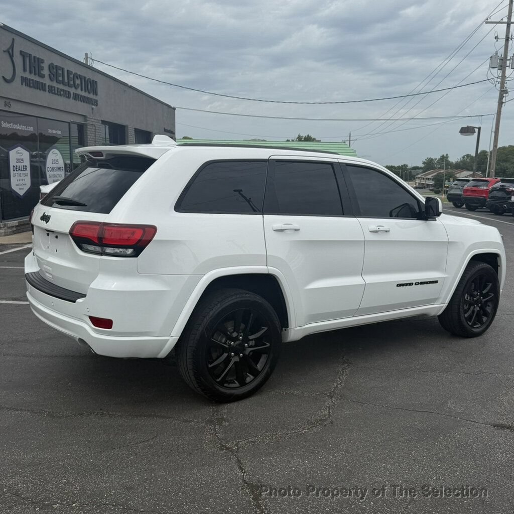 Used 2020 Jeep Grand Cherokee Altitude AWD/4WD image 17