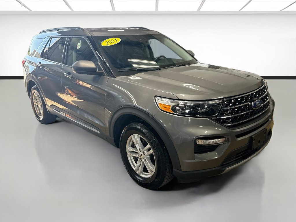 Used 2021 Ford Explorer XLT w/ Equipment Group 202A AWD/4WD image 3
