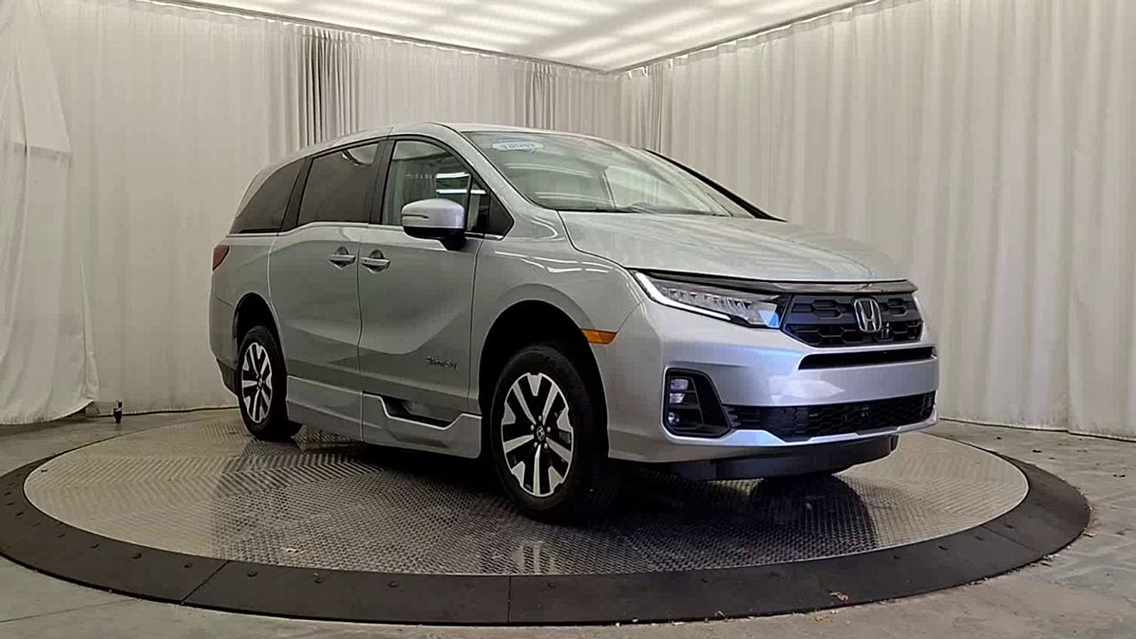 Used 2025 Honda Odyssey EX-L image 7