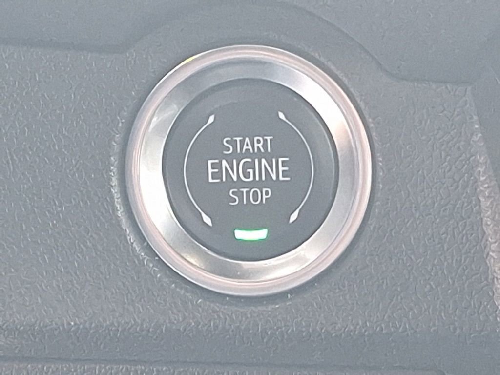 Used 2025 Chevrolet Traverse LT image 42