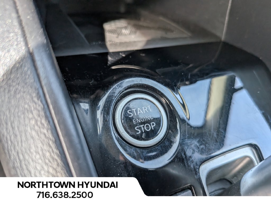 Used 2025 Nissan Versa SR FWD image 15