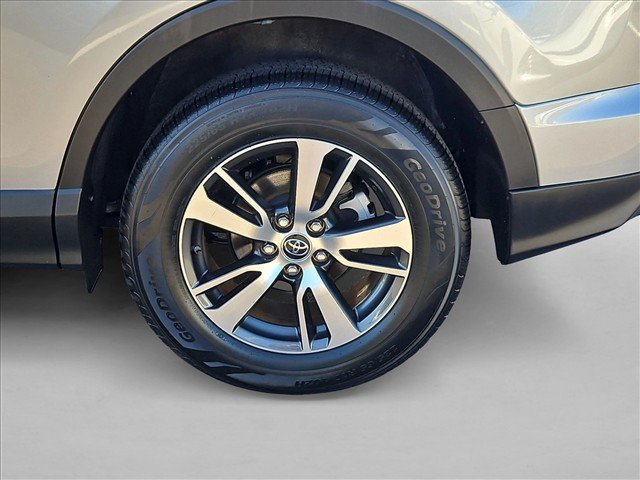 Used 2018 Toyota RAV4 XLE FWD image 23