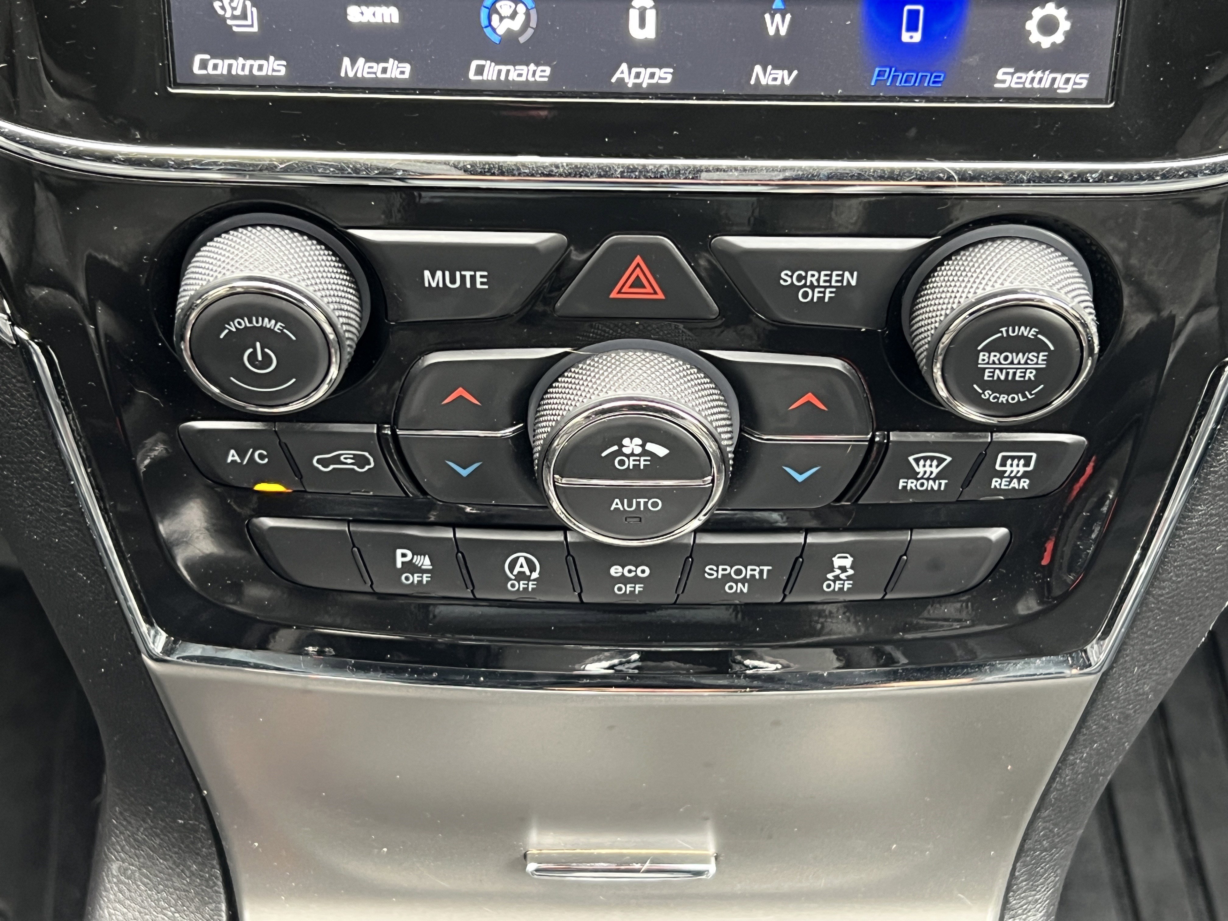 Used 2021 Jeep Grand Cherokee Overland AWD/4WD image 31