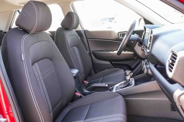 Used 2025 Hyundai Venue SEL FWD image 19