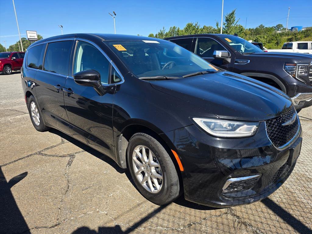 Used 2024 Chrysler Pacifica Touring-L FWD image 10