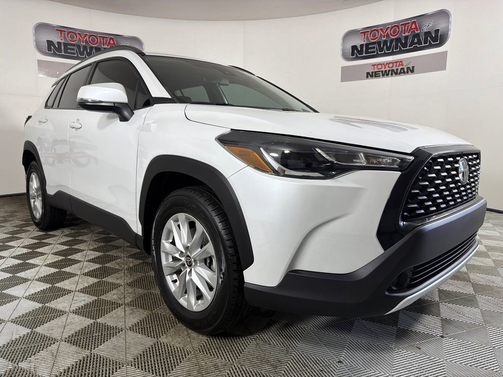 Used 2022 Toyota Corolla Cross LE FWD image 1