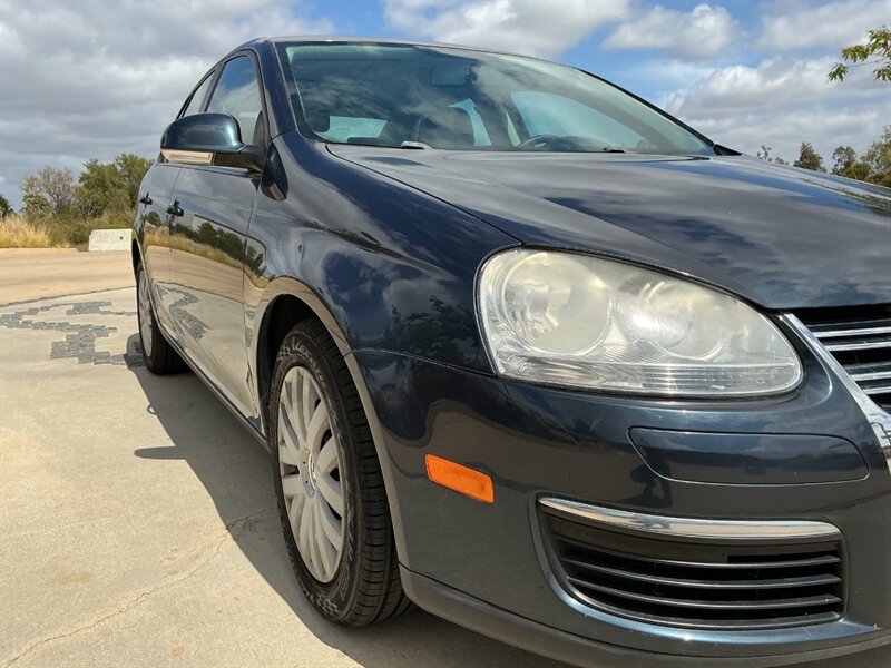 Used 2010 Volkswagen Jetta S FWD image 9