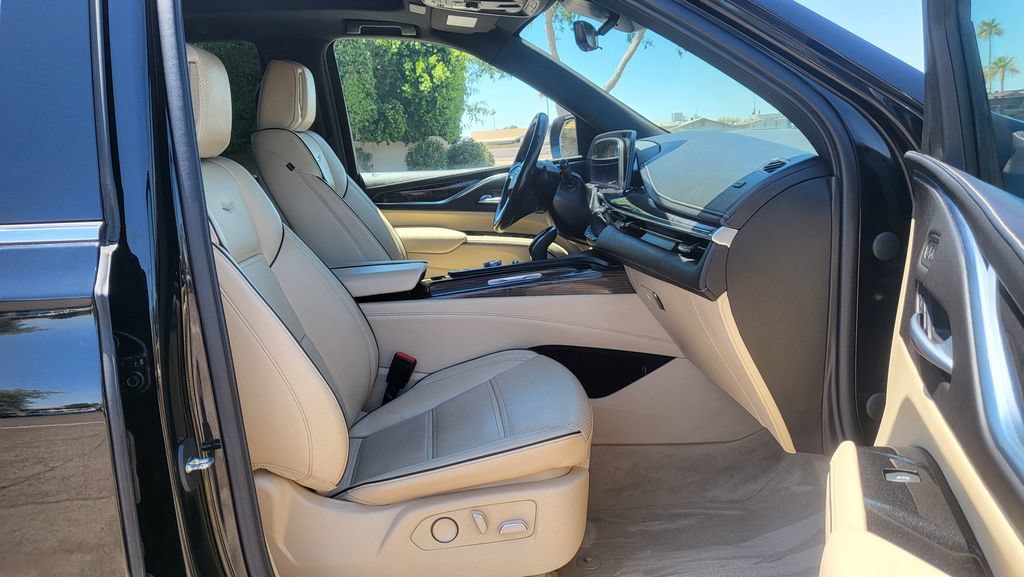 Used 2021 Cadillac Escalade Premium Luxury AWD/4WD image 20