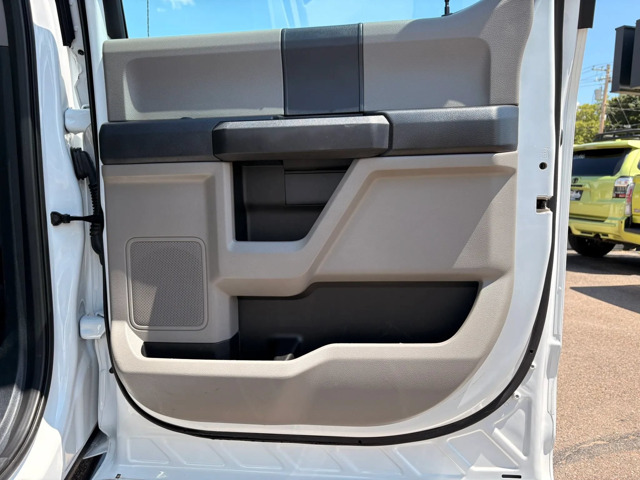 Used 2022 Ford F250 XL w/ Power Equipment Group AWD/4WD image 9