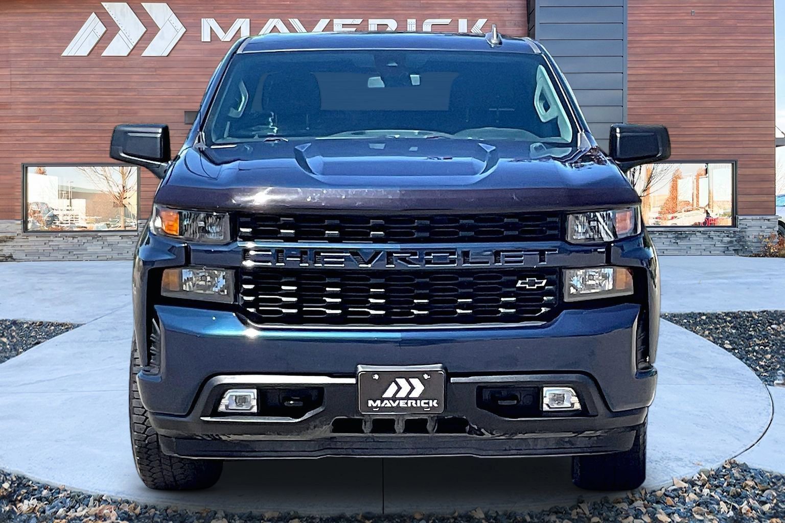 Used 2022 Chevrolet Silverado 1500 Custom w/ LPO, Blackout Package AWD/4WD image 2