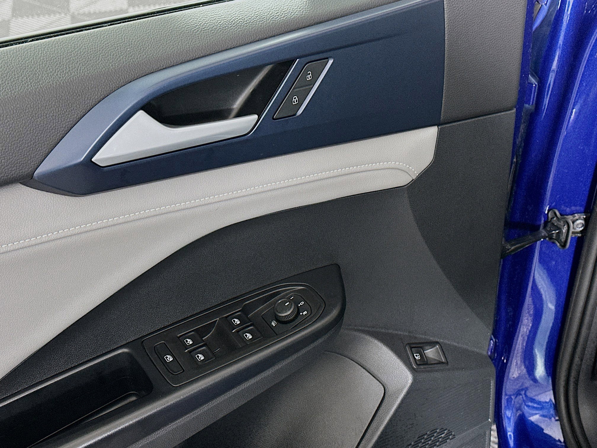 Used 2024 Volkswagen Taos SE image 15