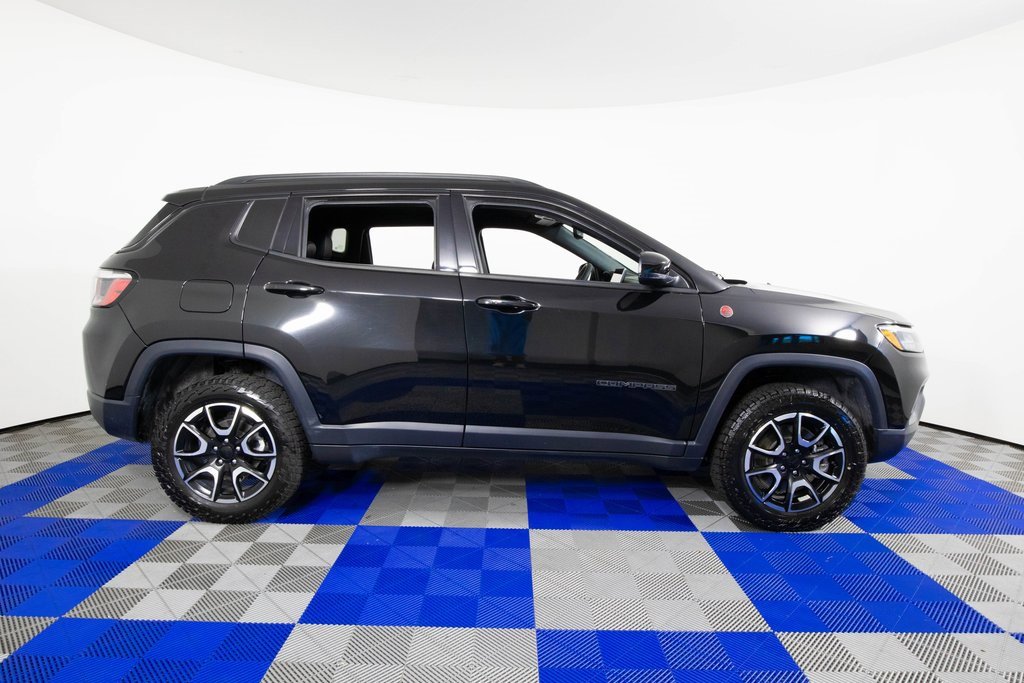 Used 2024 Jeep Compass Trailhawk image 4
