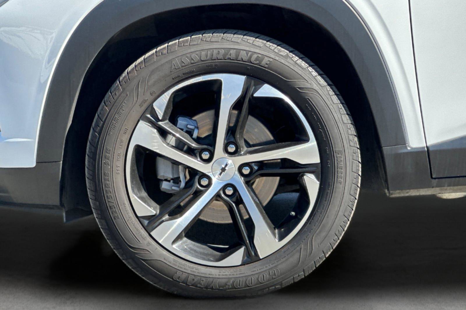 Used 2024 Chevrolet Trax RS w/ Sunroof Package image 34