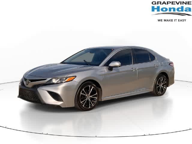 Used 2020 Toyota Camry SE w/ Carpet Mat Package FWD image 1