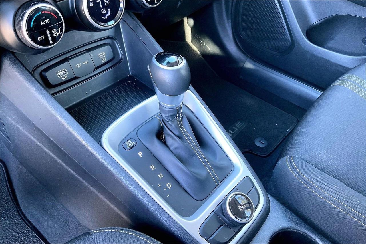 Used 2023 Hyundai Venue SEL w/ Cargo Package image 29