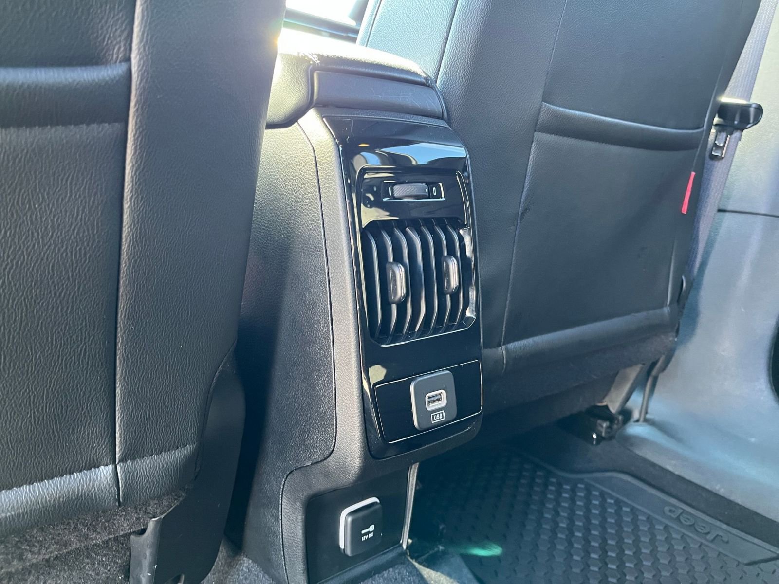 Used 2025 Jeep Compass Trailhawk image 23