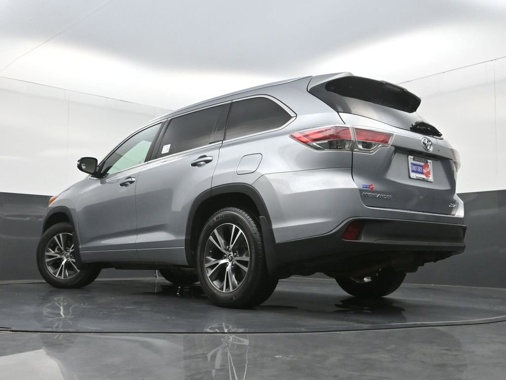 Used 2016 Toyota Highlander XLE AWD/4WD image 28