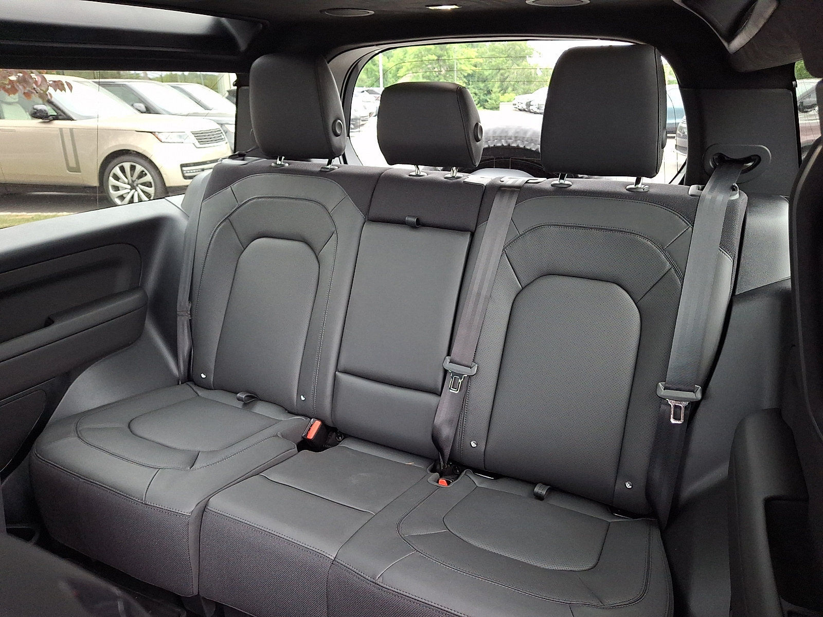 New 2026 Land Rover Defender 90 V8 AWD/4WD image 8