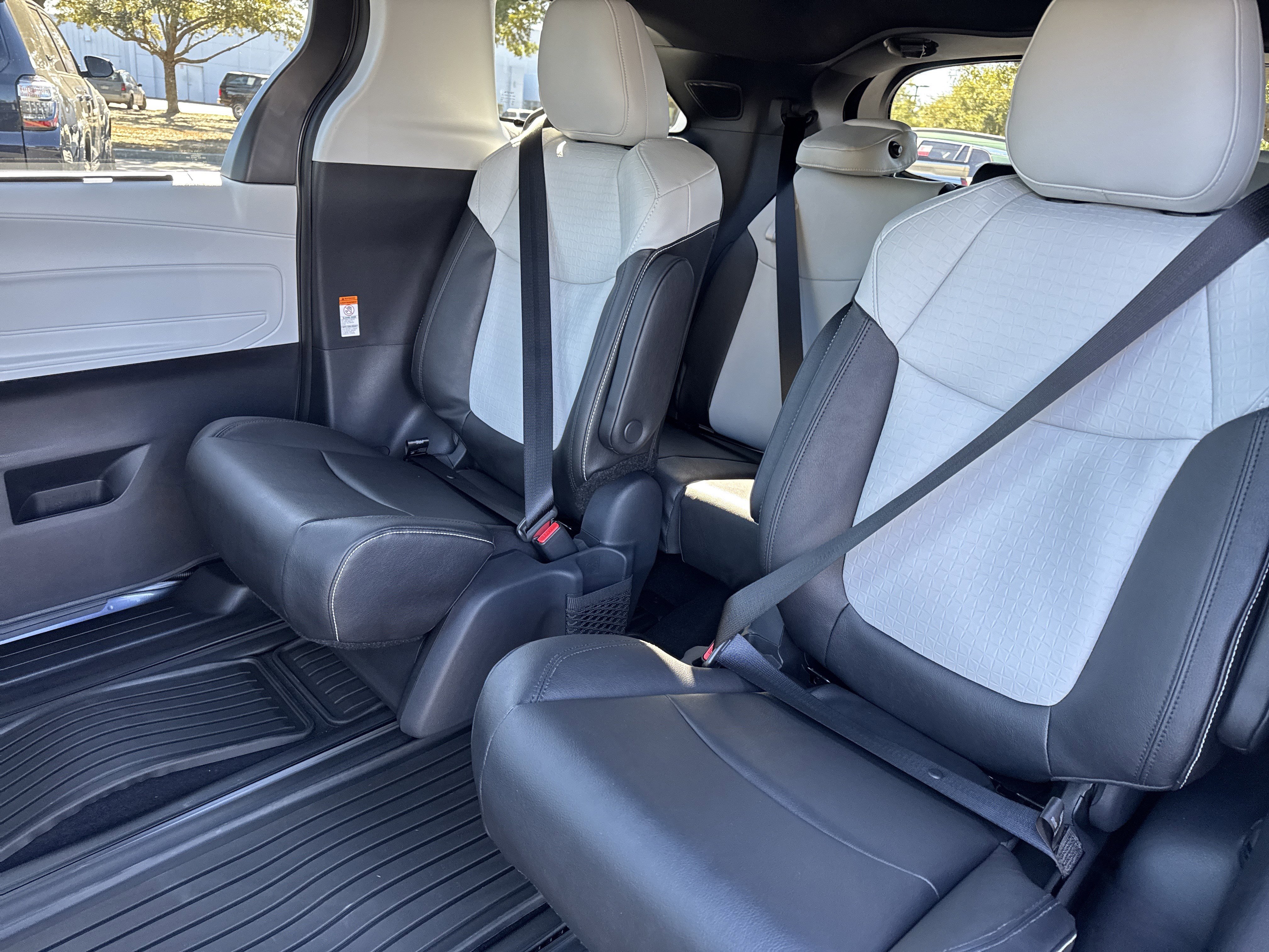 New 2026 Toyota Sienna XSE image 25