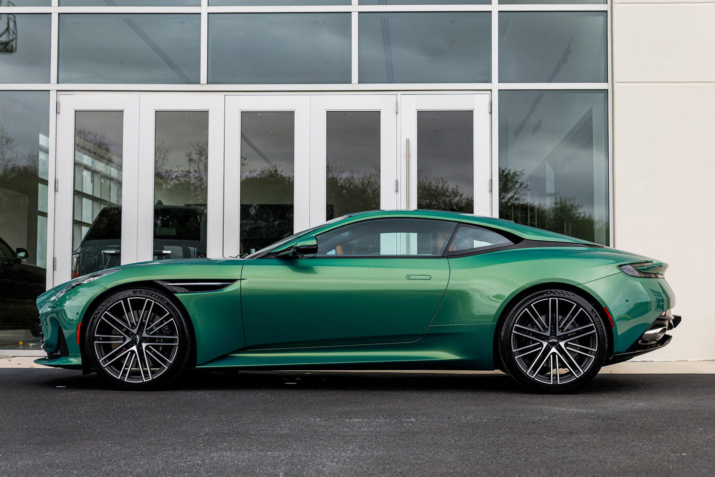 Used 2025 Aston Martin DB12 Coupe image 7