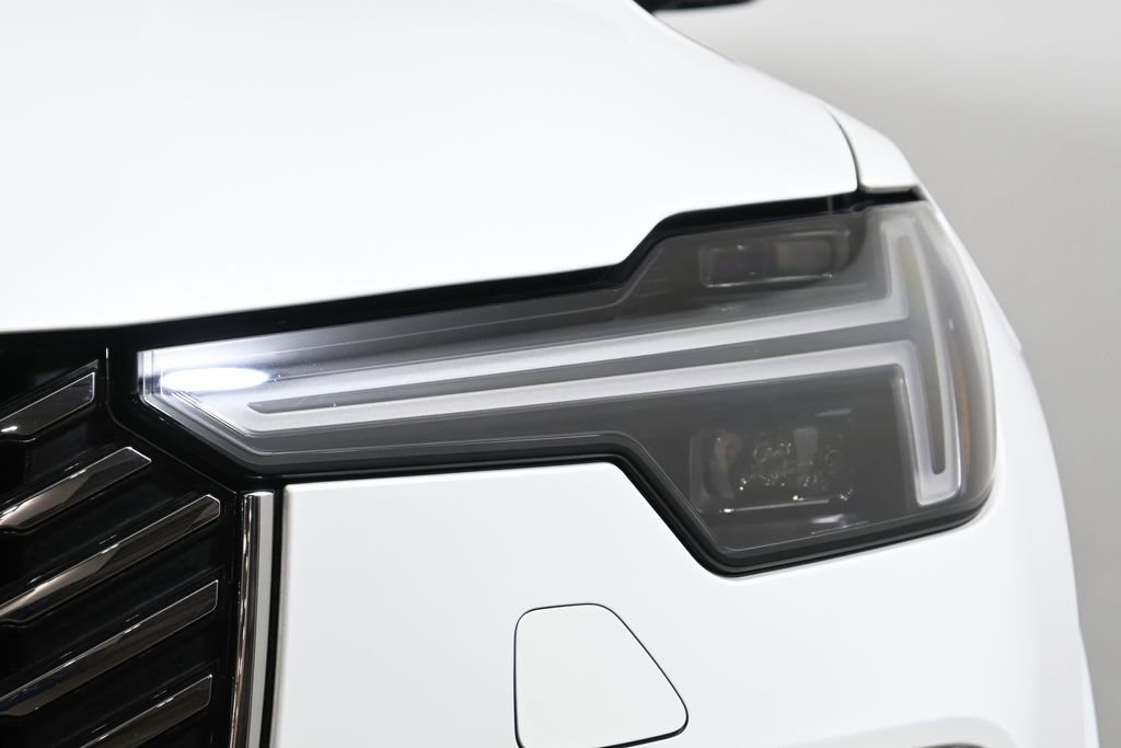 Used 2025 Volvo XC90 B5 Plus w/ Protection Package Premier image 11