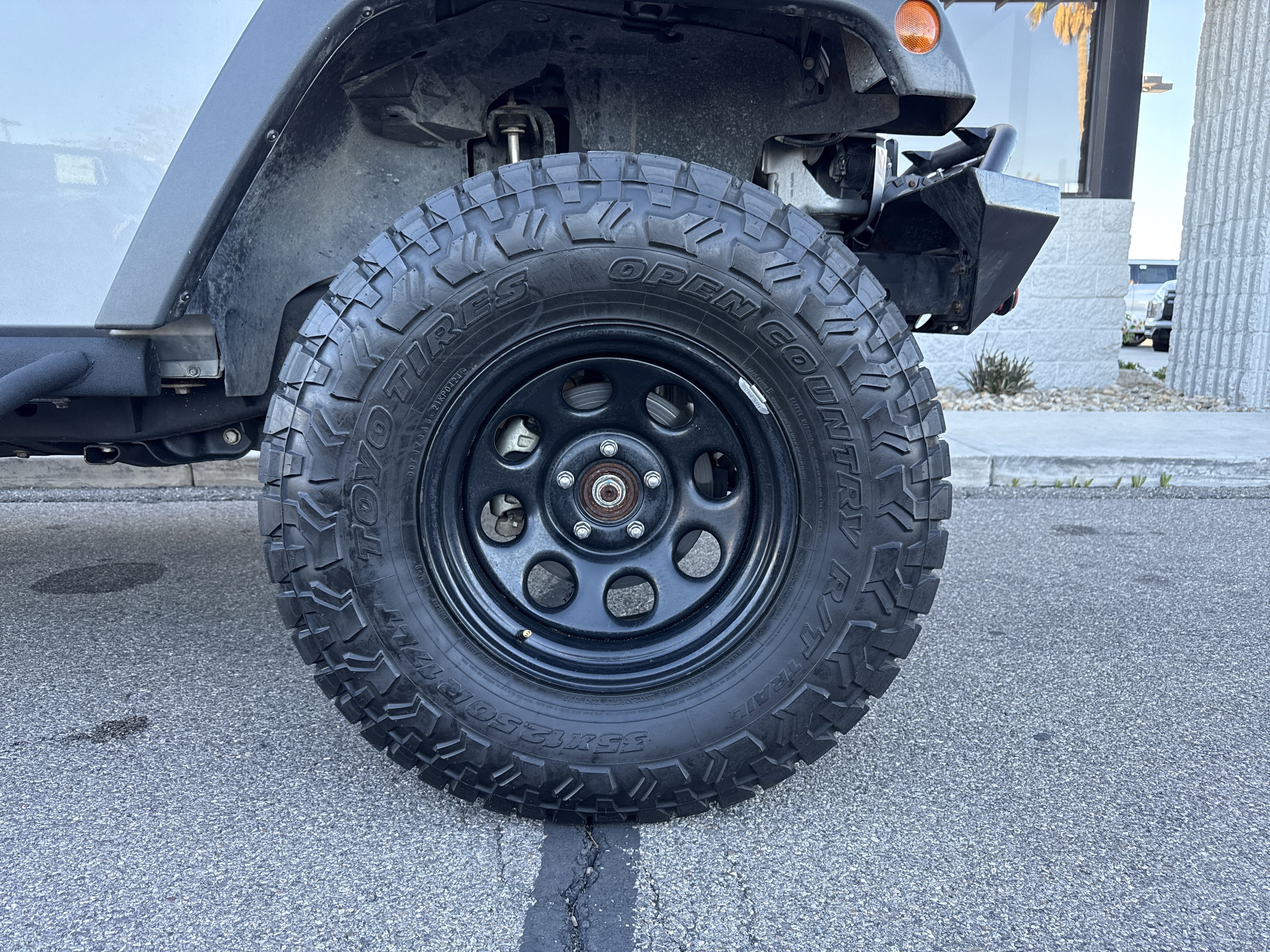 Used 2015 Jeep Wrangler Unlimited Rubicon w/ Connectivity Group image 32