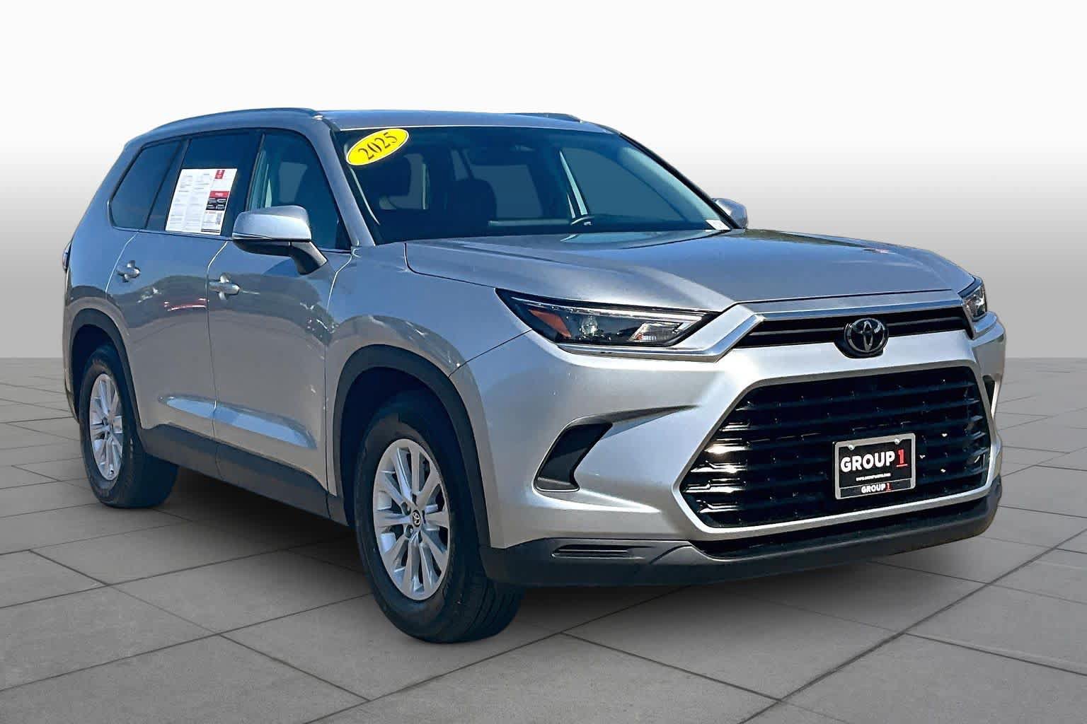 Used 2025 Toyota Grand Highlander AWD image 2