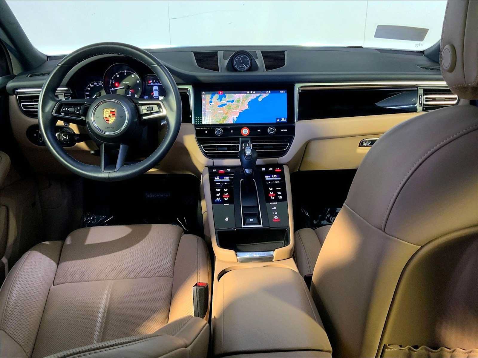 Certified 2023 Porsche Macan AWD/4WD image 14