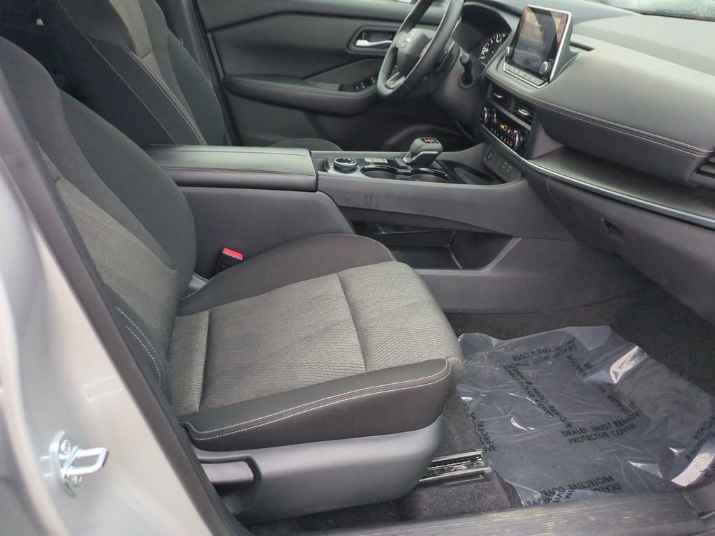 Used 2025 Nissan Rogue SV image 26