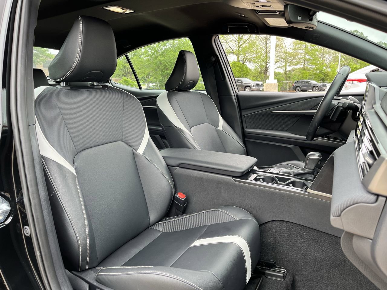 Used 2025 Toyota Camry SE w/ Convenience Package image 24