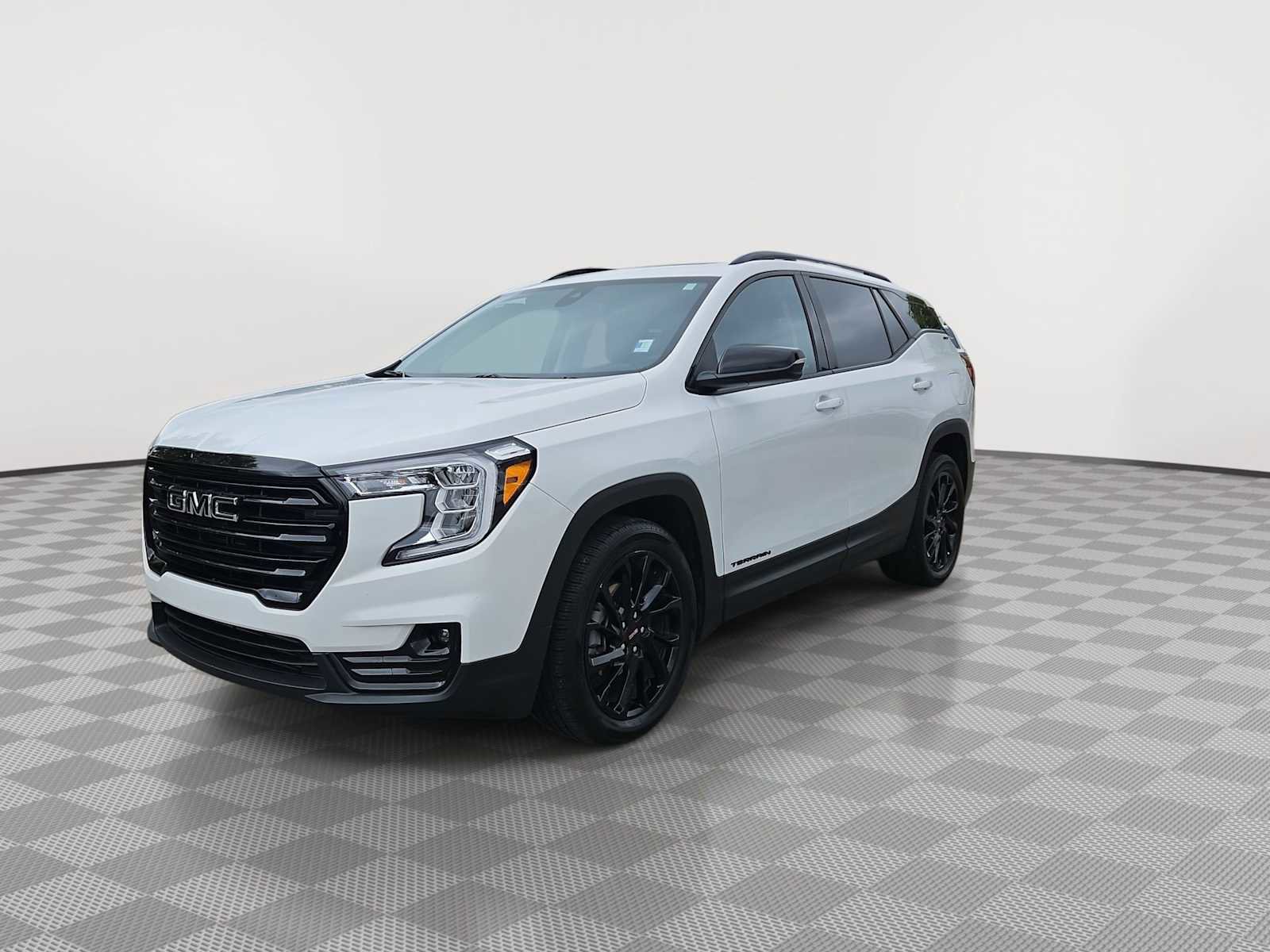 Used 2023 GMC Terrain SLT w/ Infotainment Package II FWD image 4
