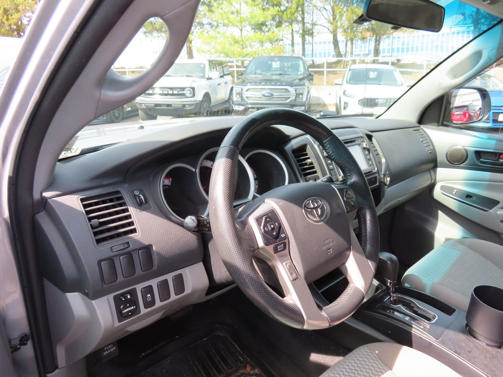 Used 2015 Toyota Tacoma PreRunner w/ Convenience Package image 14