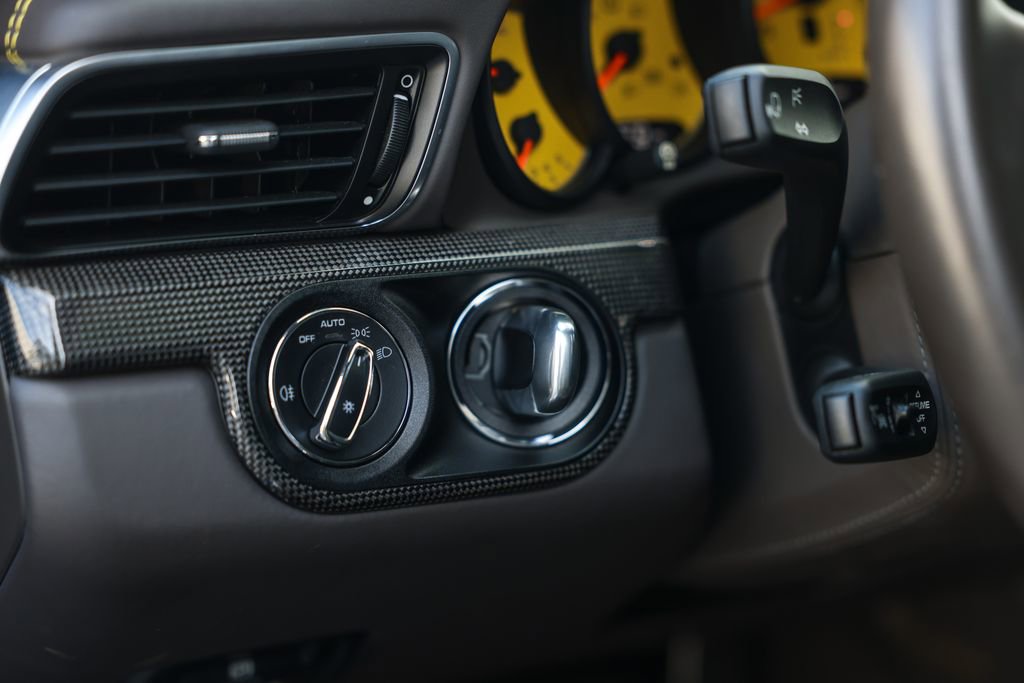 Used 2017 Porsche 911 Turbo S image 33