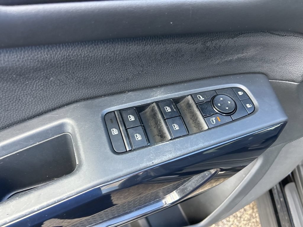 Used 2025 Nissan Pathfinder SV FWD image 37